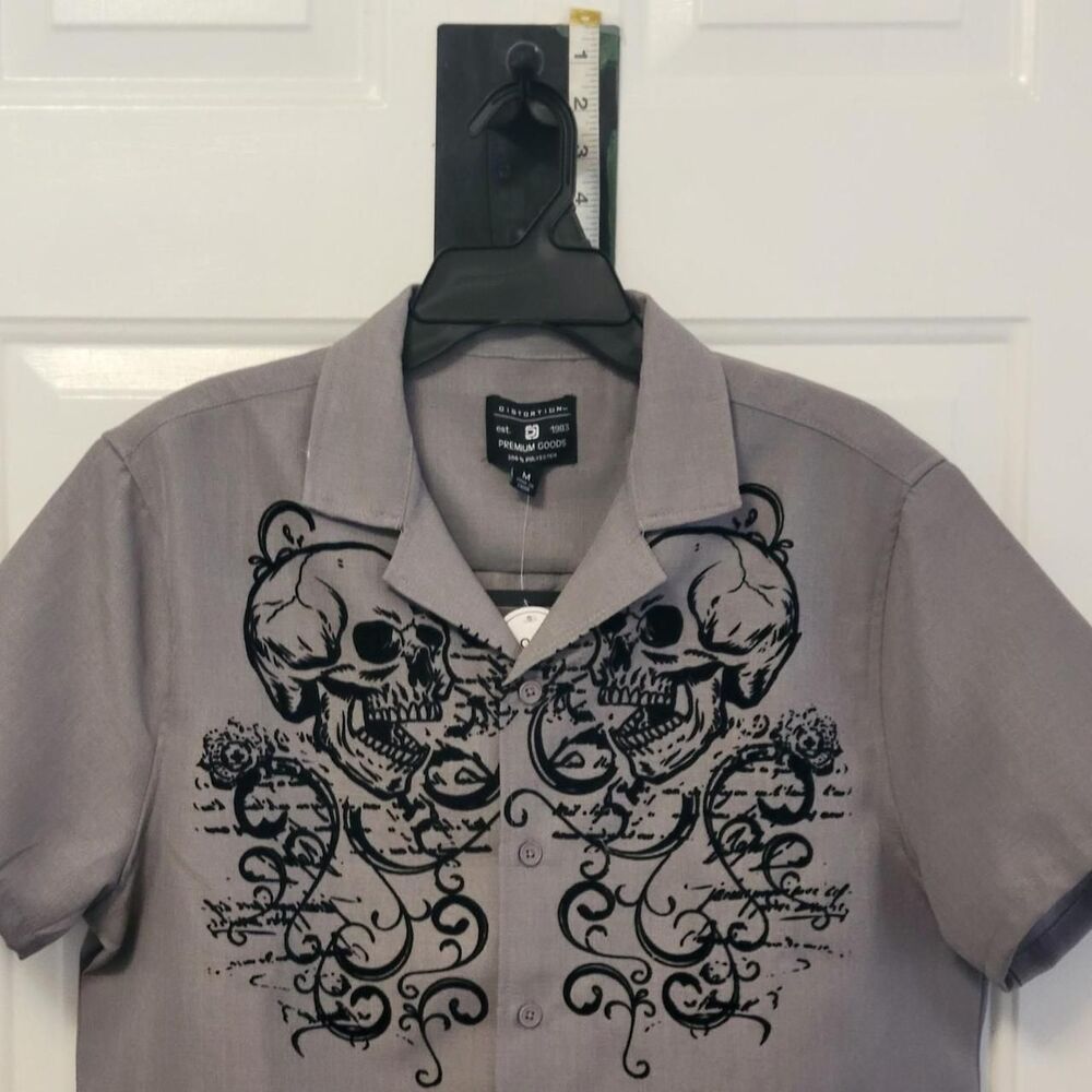 Distortion Premium Goods Men's Gray Skull Graphic Camp Shirt Cropped Fit Size M